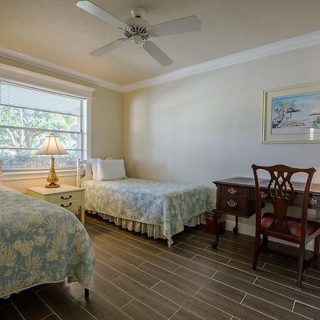 Home By Beach 5 - The Treehouse เนเปิลส์ ภายนอก รูปภาพ
