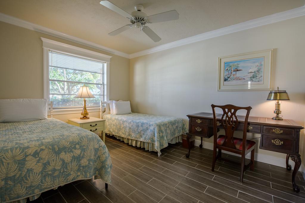 Home By Beach 5 - The Treehouse เนเปิลส์ ภายนอก รูปภาพ